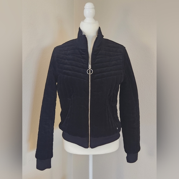 Black Quilted Velvet Bomber Jacket w/Red Satin interior - Volcom - Chunky zipper - Picture 4 of 15